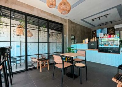 Anaya Privado in Bi&ntilde;an Laguna