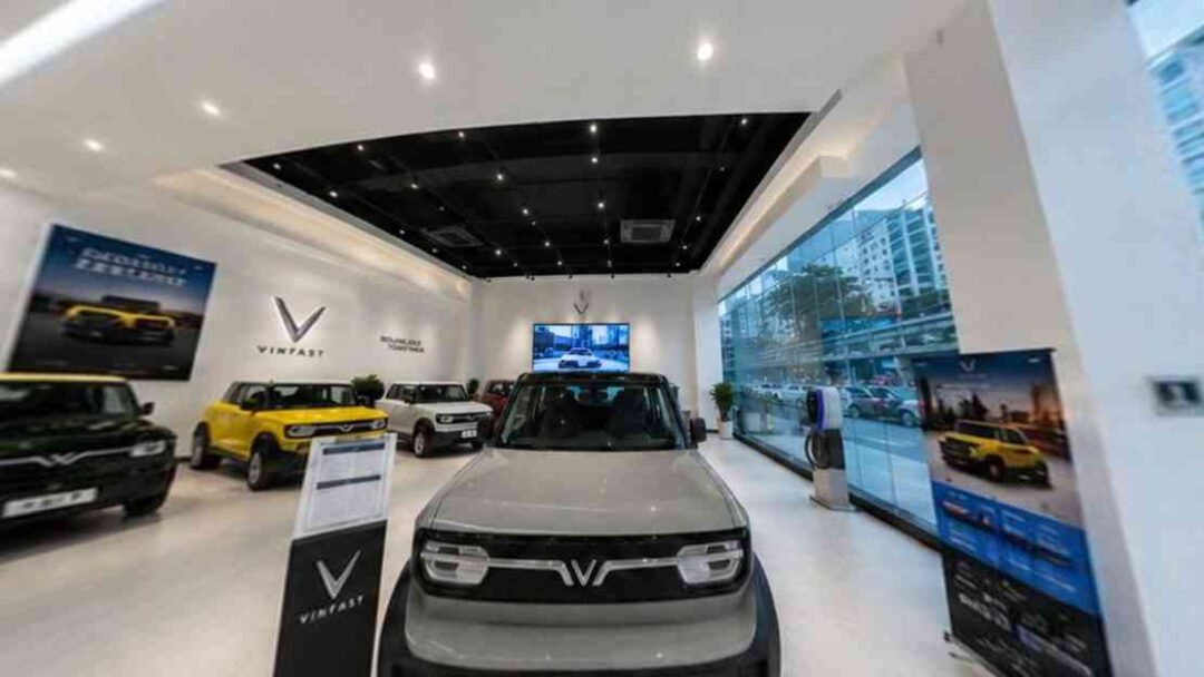 VF3 Showroom Manila with Car Spin