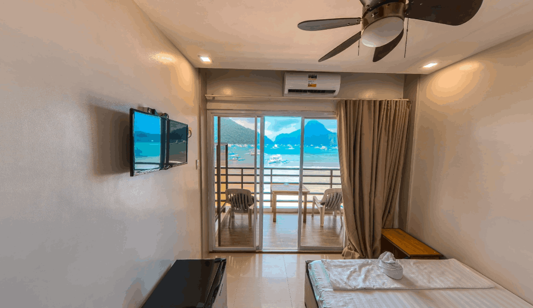 Beachfront Hotel in El Nido
