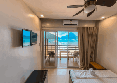 Beachfront Hotel in El Nido